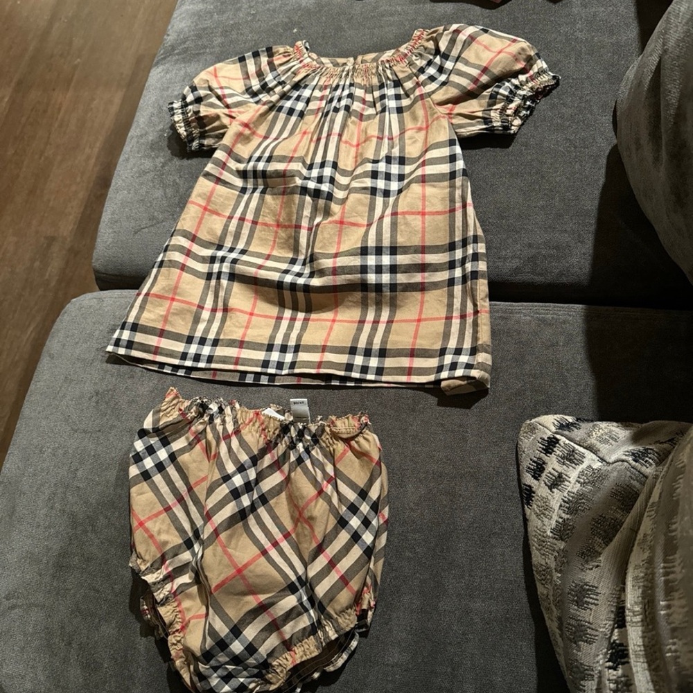 Baby girl, Burberry dress 18 months 100% authentic